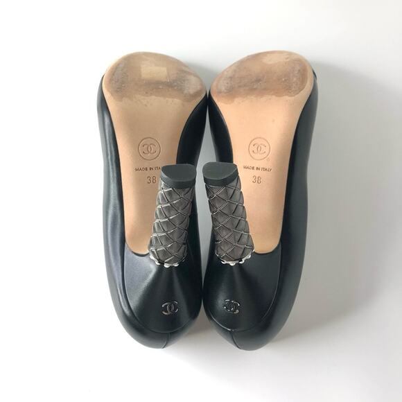 Chanel Interlocking CC Logo Pearl Lambskin Cap Toe Pumps 38 - Picture 7 of 9